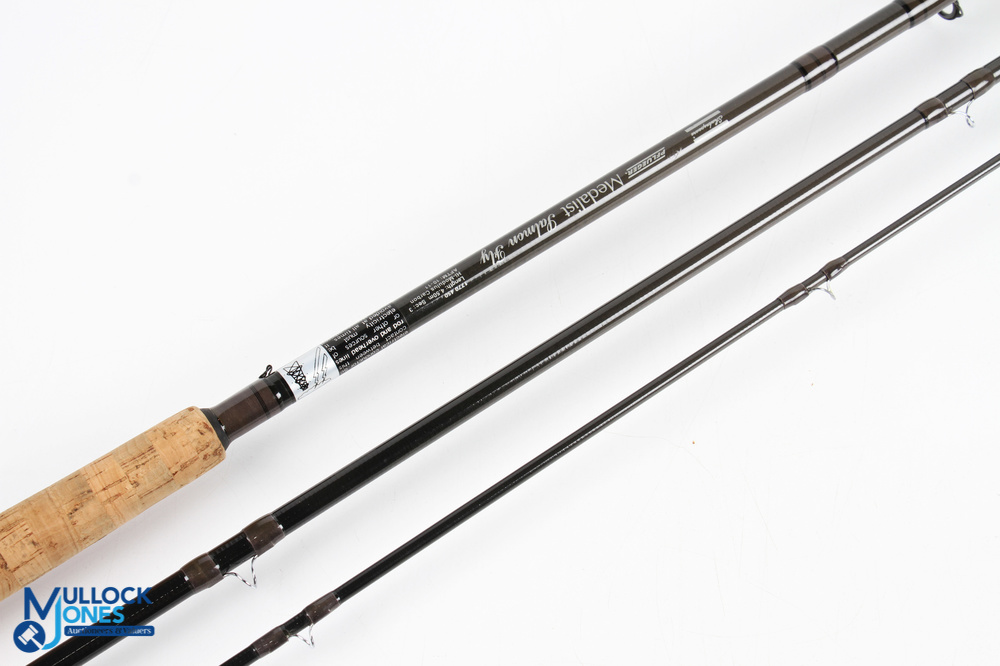 Shakespeare Pflueger Medallist carbon salmon fly rod 1770-450, 4.5m, 3pc line 10/11#, 27in handle - Image 2 of 2