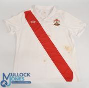 Southampton FC Football Shirt 1885-2010 125 Years Size XL Umbro, some marks, pulls