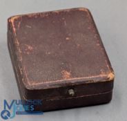 2x Gold Hallmarked Rings: a men’s signet ring with red agate 9ct 3.7g size O, plus 15ct band 1g size