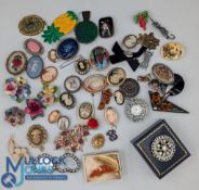 Collection of Vintage Costume Jewellery: a good selection of assorted period items with cameo ones