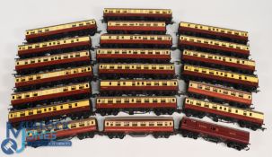 Tri-ang Railways Coaches To consist of LMS Maroon and Cream21 in total together with 1 Royal Mail