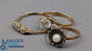 3x Ladies period 9ct Gold Rings – all hallmarked, 2 are 9ct, the pearl one with faint marks carrot