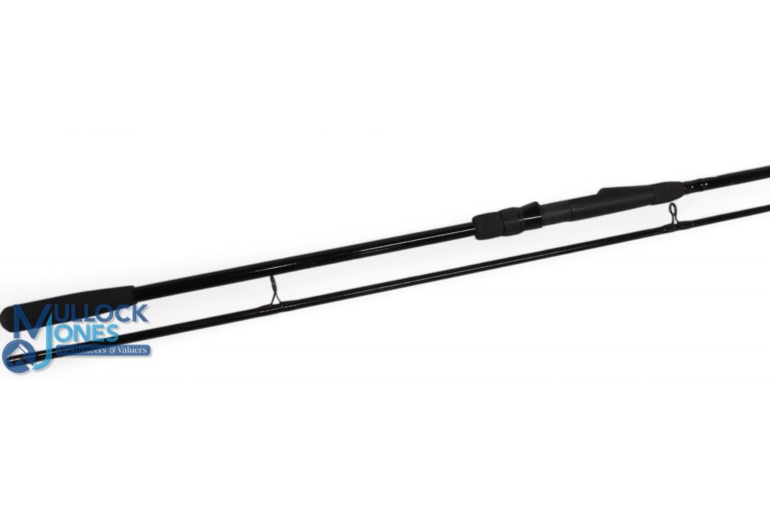 Shimano Stradic Specimen carbon rod, 12ft 2pc 1 1/2lb composite grips, graphite uplocking reel seat, - Image 1 of 3