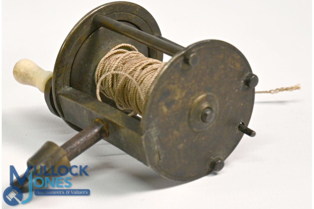Early 19th century brass spike winch fly reel with sliding pillar stop, 1 ¾" dia spool, 1 ¾" - Image 2 of 4