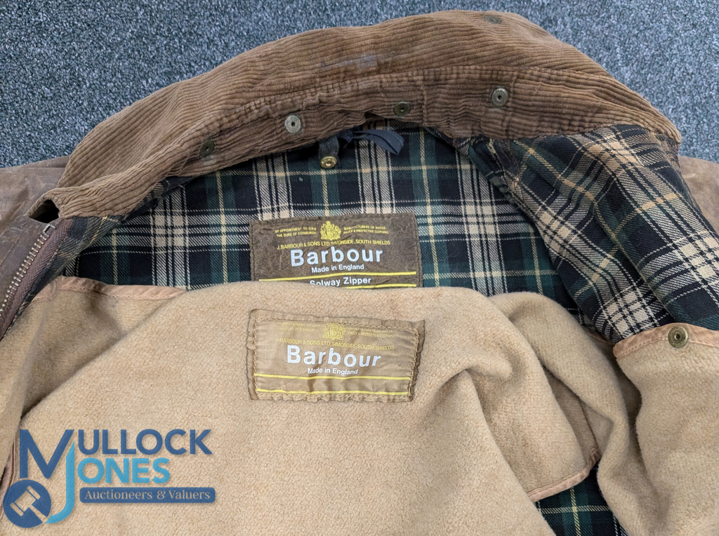 Vintage Gents Barbour Solway Zipper waxed jacket with green tartan lining, detachable Barbour - Image 2 of 2