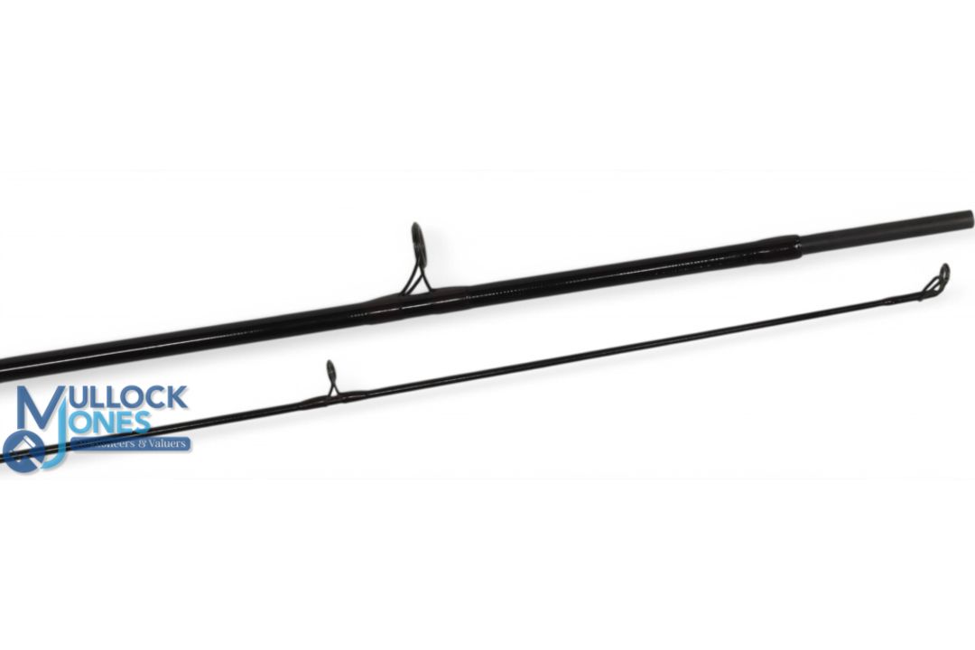 Shimano Stradic Specimen carbon rod, 12ft 2pc 1 1/2lb composite grips, graphite uplocking reel seat, - Image 2 of 3
