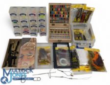 Fly Tying Kit, a good clean collection to include a wooden set of cotton silk flash reels, most