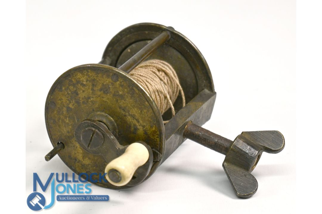 Early 19th century brass spike winch fly reel with sliding pillar stop, 1 ¾" dia spool, 1 ¾" - Image 1 of 4
