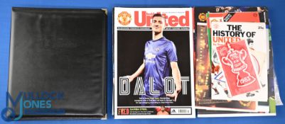 Selection of Manchester Utd memorabilia to include The Futera Platinum Set of Promotional Cards in