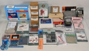 N Gauge Train Set Layout Controls, Buildings Accessories, a good lot to most looking unused