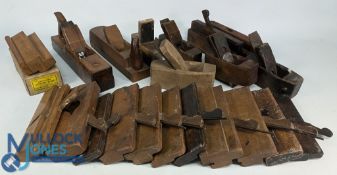 Collection of wooden woodwork planes, tools, block planes and moulding planes - to include a good