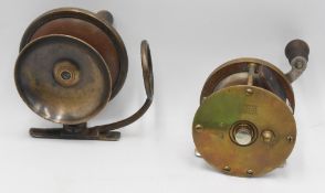 A vintage Pfleuger Temco free spool brass surf casting reel, counter balanced wooden handle, on/