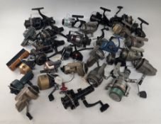 Quantity of vintage spinning reels, condition varies, models include Ambidex, Silstar, Okuma, Le