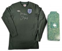Score Draw Joe Hart signed Umbro England Goalkeeper Shirt, green long sleeve with Three Lions