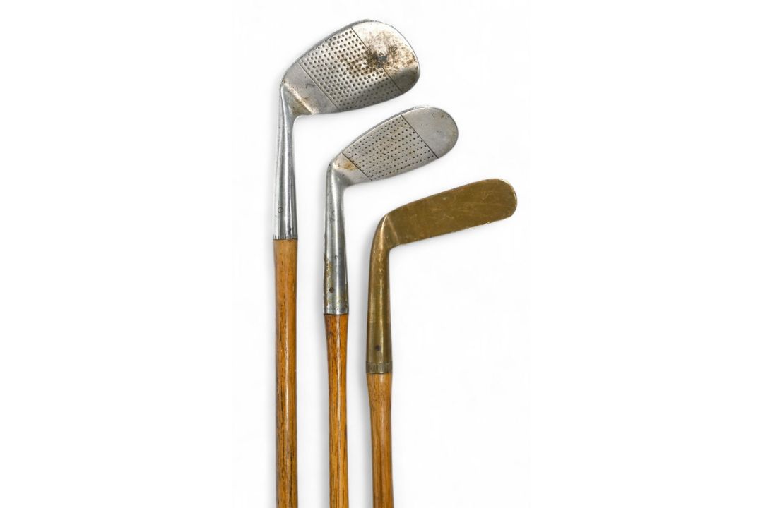 5x Assorted Golf clubs - 2x socket neck woods a large head stripe top driver stamped Renouf with a - Image 2 of 3
