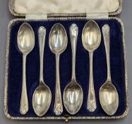 1933 Boxed set of 6 Hallmarked Sheffield Silver Golf Teaspoons Walker & Hall, in fitted case, 76g