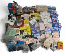 OO Gauge Model Railway Accessories Wagon Named plates, Track pins, Peco Connecting clips, Ring