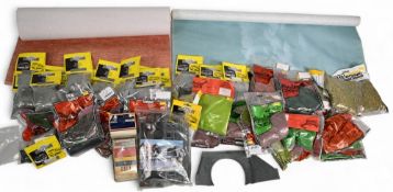 OO Gauge Model Railway Accessories Quantity of Airfix Civilians in sealed bags, platform