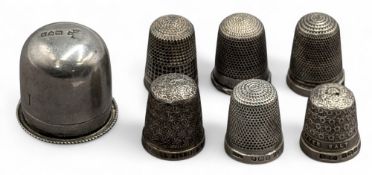 6x Assorted Silver Hallmarked Thimbles and a silver hallmarked London 1913 case # 35g