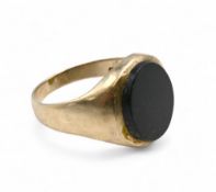 Gents 9ct Gold and Onyx Signet Ring Hallmarked London - size UK R- 4.9g with stone