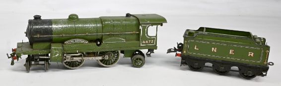 Hornby O gauge Flying Scotsman 2-4-2 clockwork locomotive, and six-wheel tender in green LNER tender