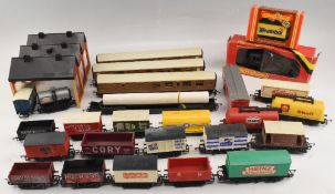OO Guage Hornby Train Accessories, to consist of R156 BR Class 08 0-6-0 Diesel Electric together