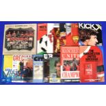 Softback book The Manchester United Aircrash (by Max Arthur), 1958/59 Manchester Utd team picture (