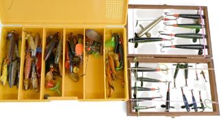 Good collection of freshwater fishing lures comprising Devon minnows, most with hook mounts,