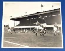1952/53 Arsenal v Manchester United 27 August 1952 match action photograph George Swindin the