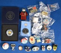 Collection of Manchester City metal/enamel badges (15) Manchester Utd (2) Middlesbrough (2)
