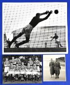 1954/55 b&w photograph 6” x 4 ¼” Manchester United team with Allenby Chilton captain; b&w photograph