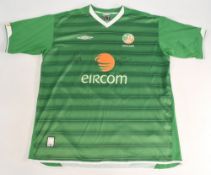 2003-05 Republic of Ireland Signed Replica Umbro Football Shirt: two good signatures with Wolves