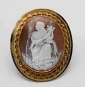 A large 9ct gold cameo brooch, approx 21.60g.