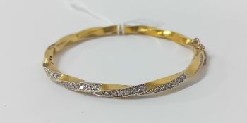 An 18ct yellow gold twisted bangle, approx 28g.