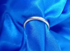 An 18ct white gold wedding band ring, approx 4g, size K.