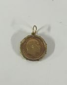 An Edw VII Two Pound gold coin, 1902, mounted in 9ct gold as a pendant, 22.40g.