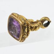 An Antique fob, set with a light purple stone in yellow metal, 10.60g.