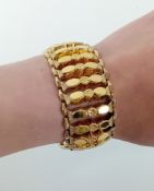 An 18ct yellow gold rose and links flexible style bracelet with a tongue clasp,