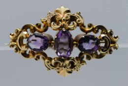 An amethyst and gold brooch, with inscription to the back 'E M, In Memoriam C.M.L.' (not