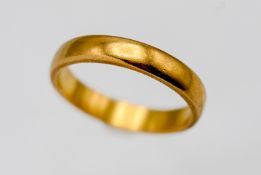 A 22ct gold wedding band, 4.9g, size O/P.