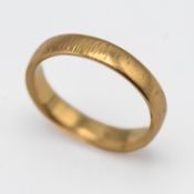 An 18ct yellow gold wedding band ring, approx 4.4g
