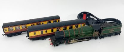 Hornby, locomotive and tender ‘Bristol Castle’ No.7013, together with two carriages, one marked '