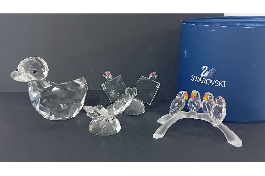 Swarovski Crystal Glass, 'Lovebirds', boxed together with three pieces of other glass figures (not - Image 1 of 2