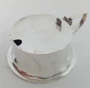A mid 20th century silver mustard pot, hallmarked Sheffield 1951, lid detached, overall weight 2.