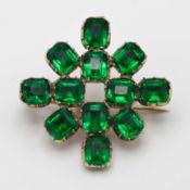 A Georgian green stone set brooch/pendant, not hallmarked, approx 8.1g, 34mm.