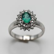 A diamond and emerald cluster ring, set in 18ct white gold, size O/P, approx 4.8g.