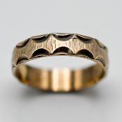 A 9ct gold wedding band ring, size N/O, approx 2.3g.