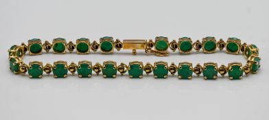 An emerald set bracelet, set in 9ct yellow gold, length approx 19cm, total weight 7.7g.