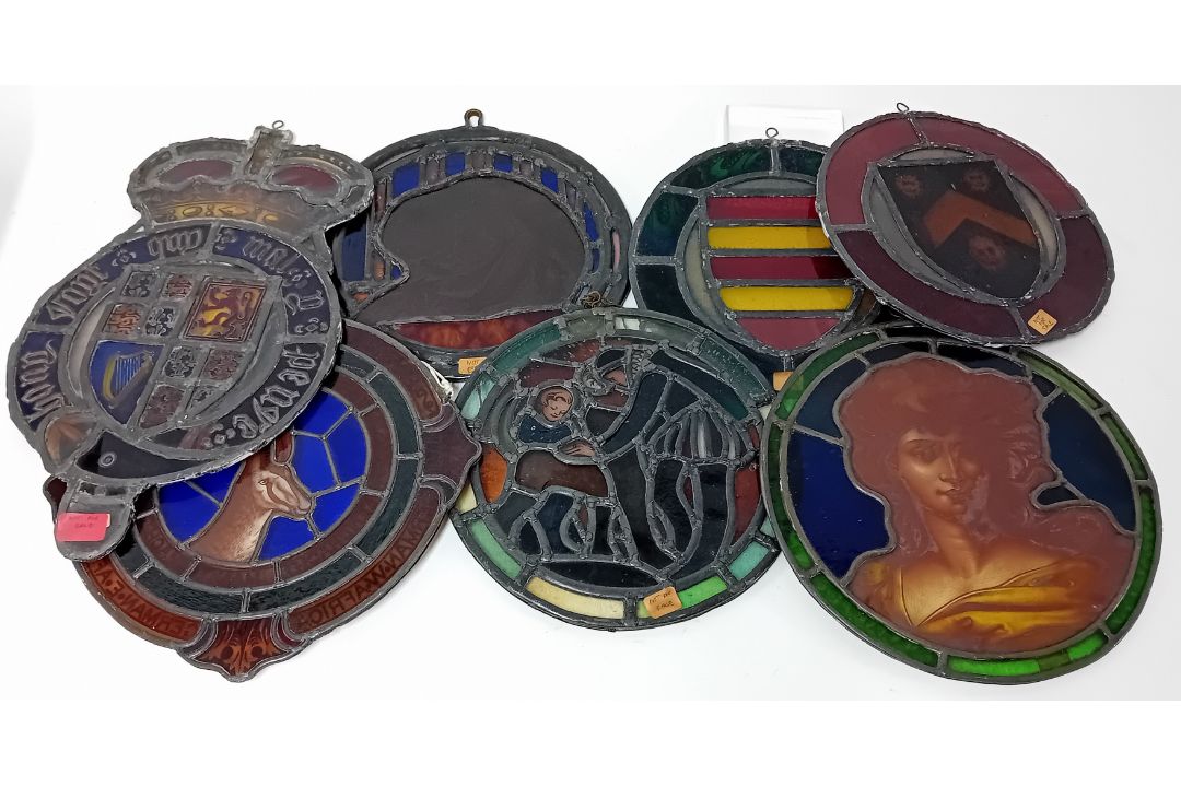 A collection of stained glass roundels, windows, etc, together with a coat of arms painting, and - Image 1 of 4