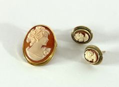 A cameo brooch/pendant, set in 18ct yellow gold, approx 2.9g together with a pair of cameo stud